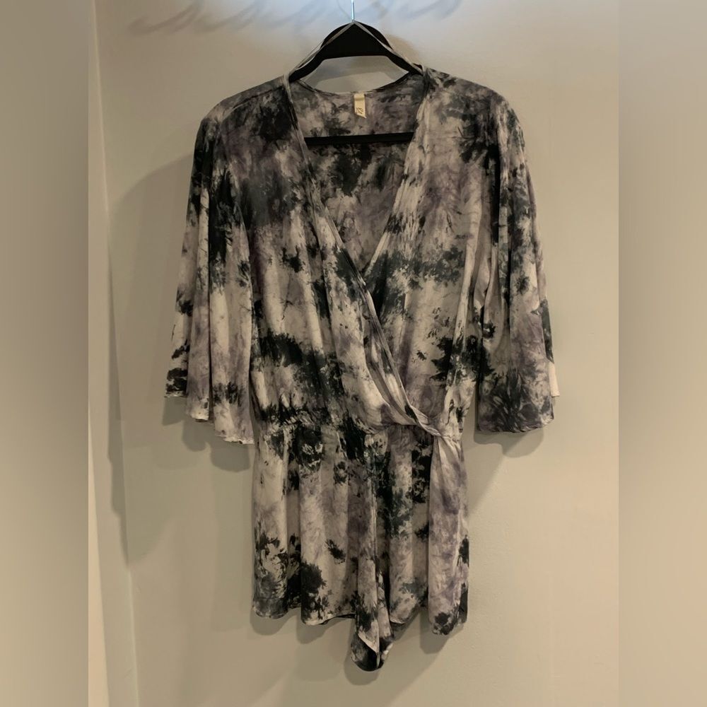 Elan Gray and White Wrap Blouse with 3/4 Sleeves